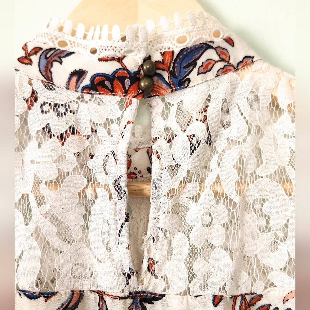 Self Esteem Cream Lace-Front Floral Sleeveless Top Sz L - Picture 4 of 6